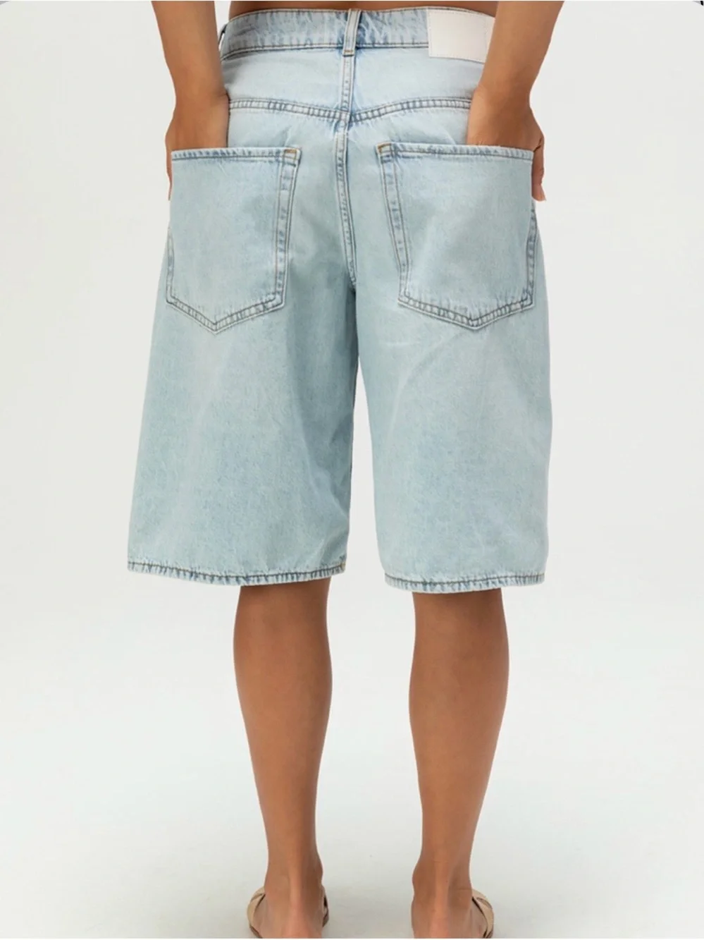 JJXX- Baggy Mid Waist Light Wash Denim Jorts- Size: medium